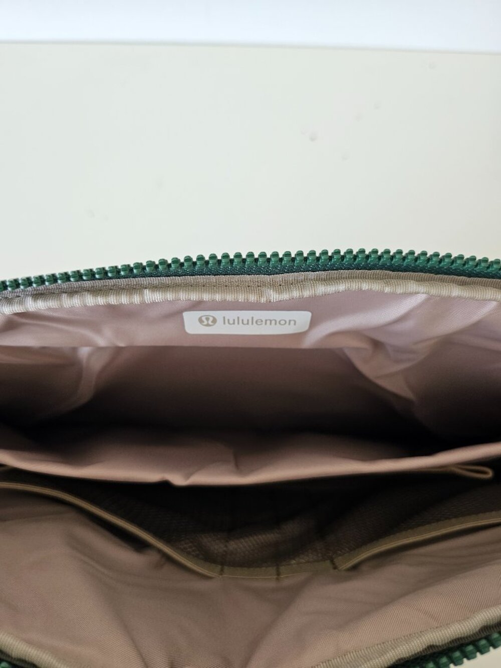 NWT LULULEMON IVYG/WKKI Green Khaki New Crew Laptop Sleeve Zippered One Size OS - Picture 7 of 11